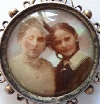 Kulatý stříbrný medailon, s fotografií - Vídeň Kulatý stříbrný medailon, s fotografií - Vídeň